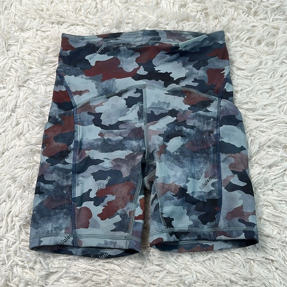 Lululemon Shorts camo with Pockets - Picture 1 of 5